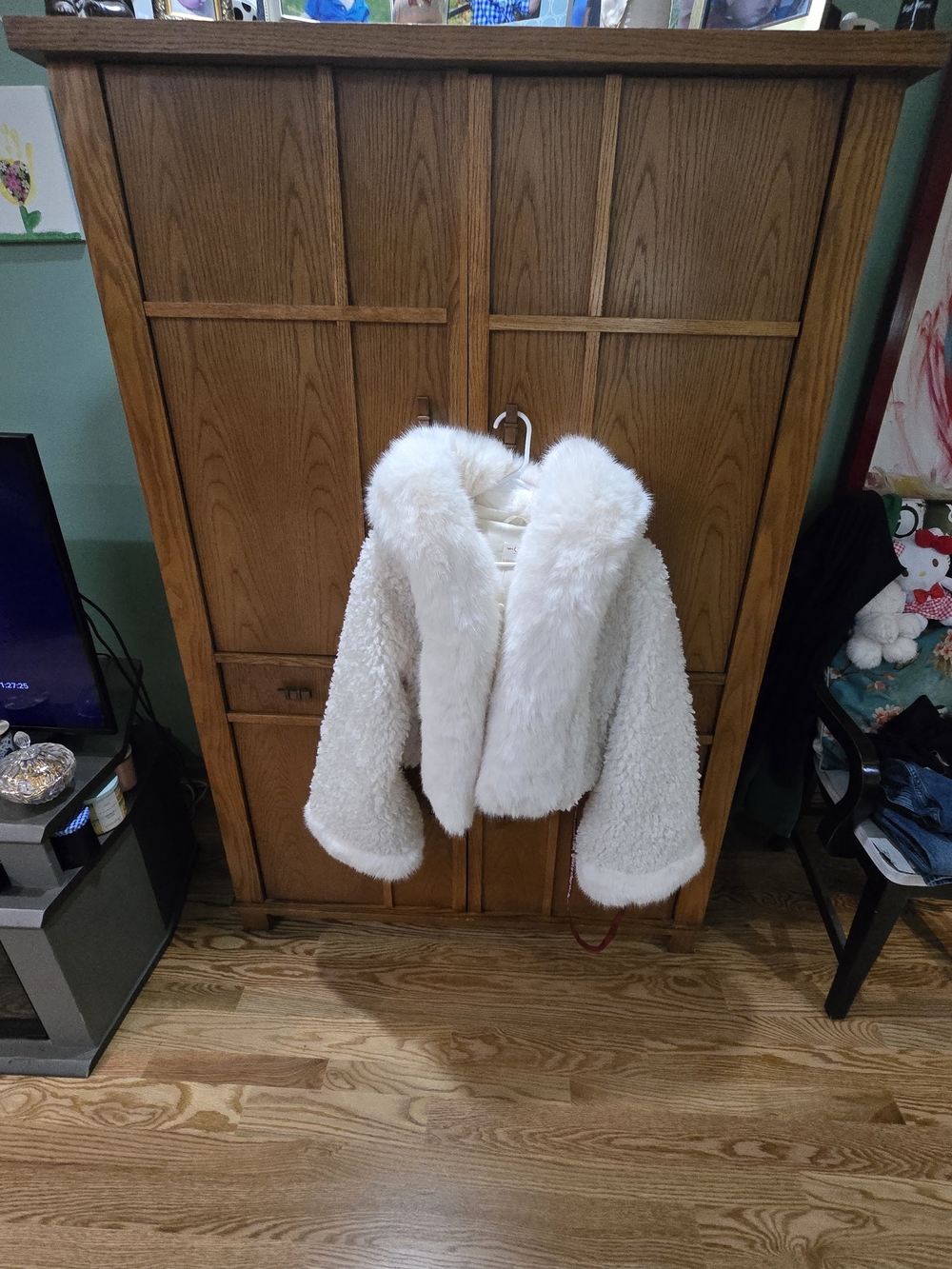 Beautiful Faux Fur Hooded Jacket - Cream